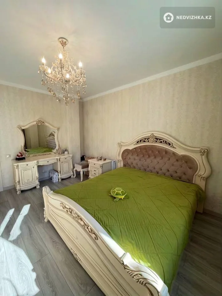 4-комнатная квартира, этаж 8 из 12, 110 м², фотография 3