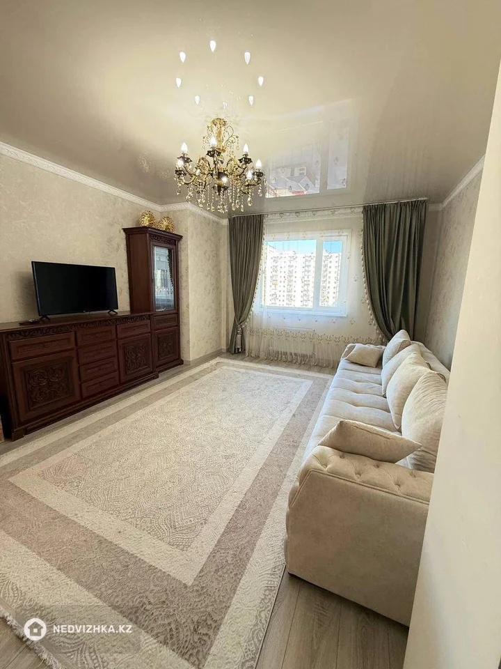 4-комнатная квартира, этаж 8 из 12, 110 м², фотография 2