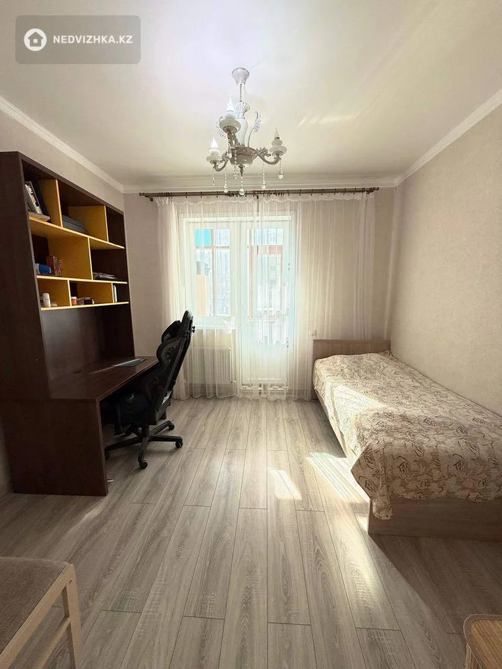 4-комнатная квартира, этаж 8 из 12, 110 м², фотография 5