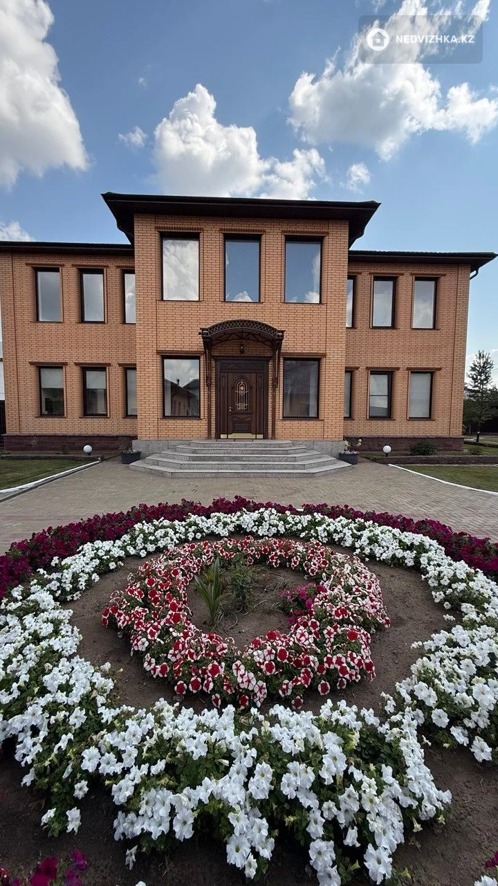 7-комнатный дом, 30 соток, 1 400 м²