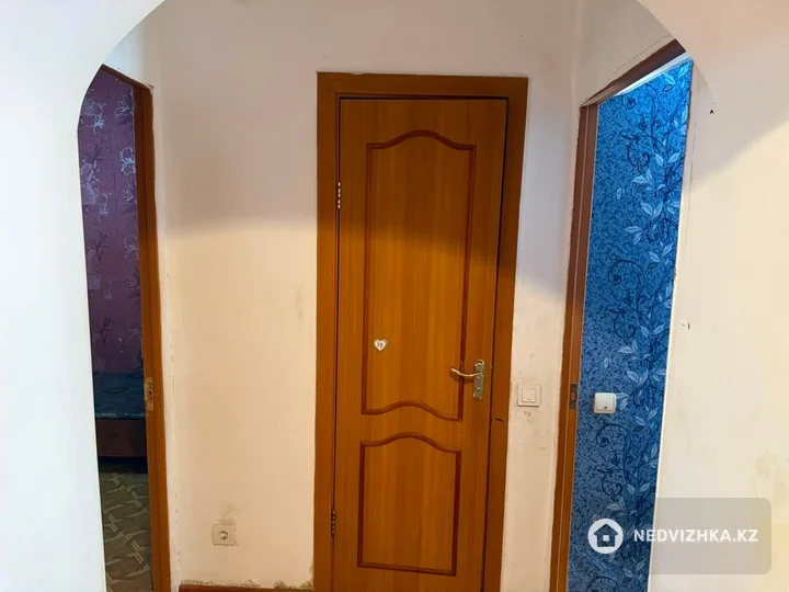 3-комнатная квартира, этаж 2 из 5, 70 м², фотография 2