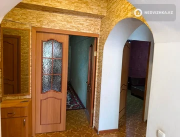 3-комнатная квартира, этаж 2 из 5, 70 м², миниатюра 4