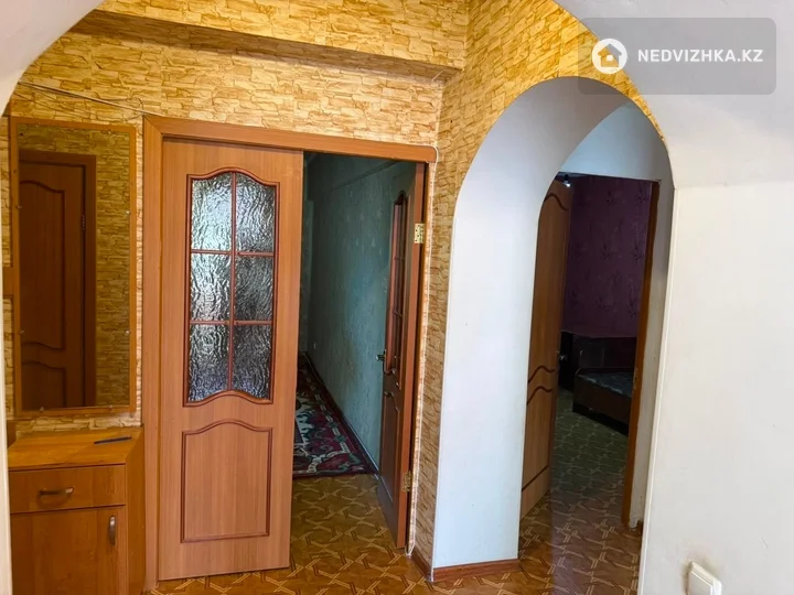 3-комнатная квартира, этаж 2 из 5, 70 м², фотография 4
