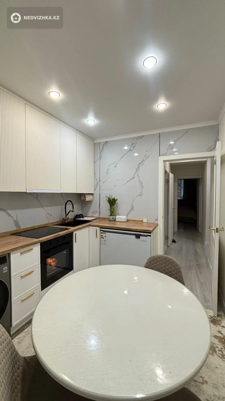 2-комнатная квартира, этаж 8 из 9, 50 м², фотография 2