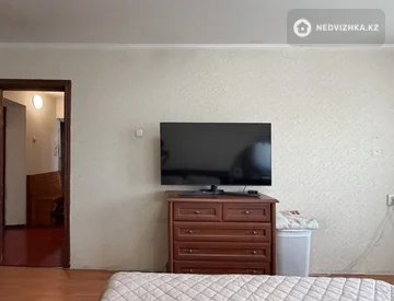 3-комнатная квартира, этаж 4 из 5, 74 м², миниатюра 1