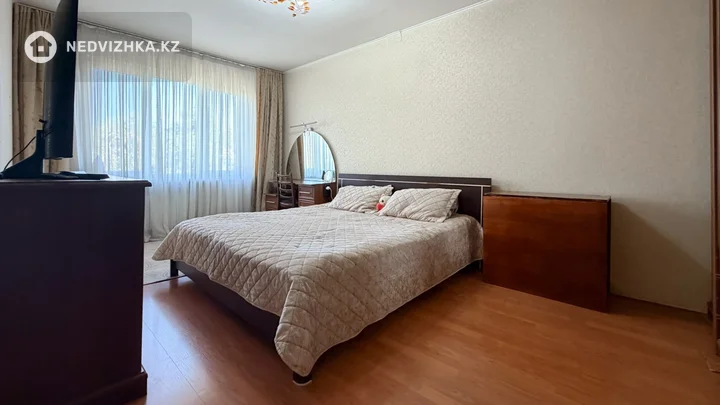 3-комнатная квартира, этаж 4 из 5, 74 м², фотография 3