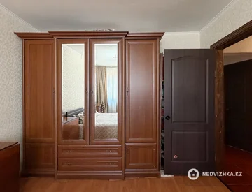 3-комнатная квартира, этаж 4 из 5, 74 м², миниатюра 4