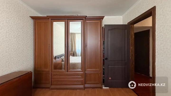 3-комнатная квартира, этаж 4 из 5, 74 м², фотография 4