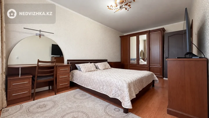 3-комнатная квартира, этаж 4 из 5, 74 м², фотография 5