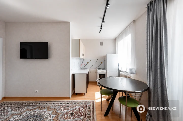 3-комнатная квартира, этаж 5 из 5, 55 м², фотография 2