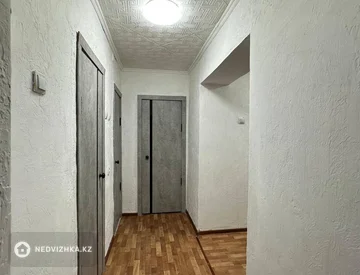 2-комнатная квартира, этаж 2 из 3, 54 м², миниатюра 3