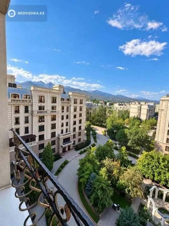 3-комнатная квартира, этаж 7 из 8, 134 м², фотография 2