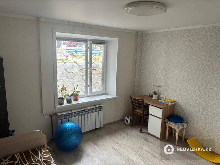 3-комнатная квартира, этаж 1 из 9, 64 м²