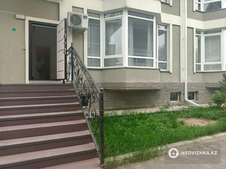 5-комнатная квартира, этаж 1 из 3, 175 м², фотография 2