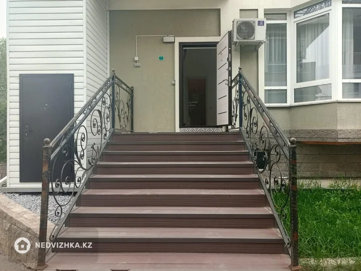 5-комнатная квартира, этаж 1 из 3, 175 м², фотография 3