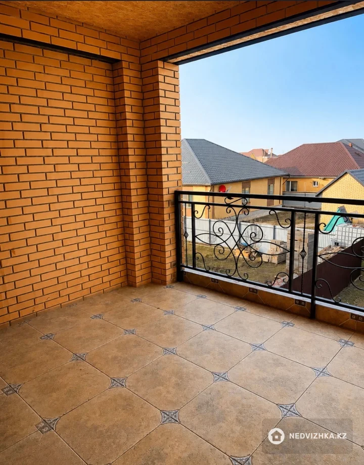 6-комнатный дом, 9 соток, 268 м², фотография 3