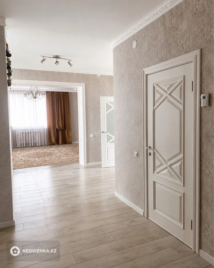 6-комнатный дом, 9 соток, 268 м², фотография 4