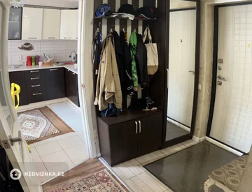 2-комнатная квартира, этаж 3 из 5, 62 м², миниатюра 2