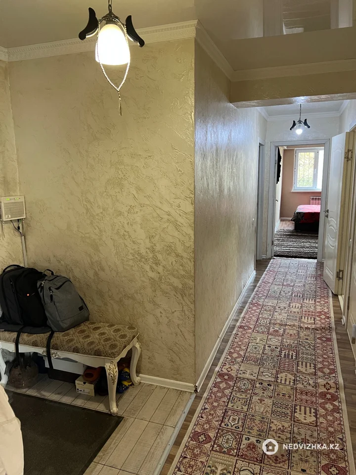 2-комнатная квартира, этаж 3 из 5, 62 м², фотография 2