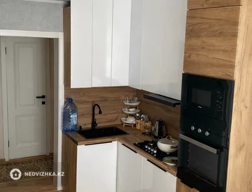 3-комнатная квартира, этаж 4 из 4, 75 м², миниатюра 1