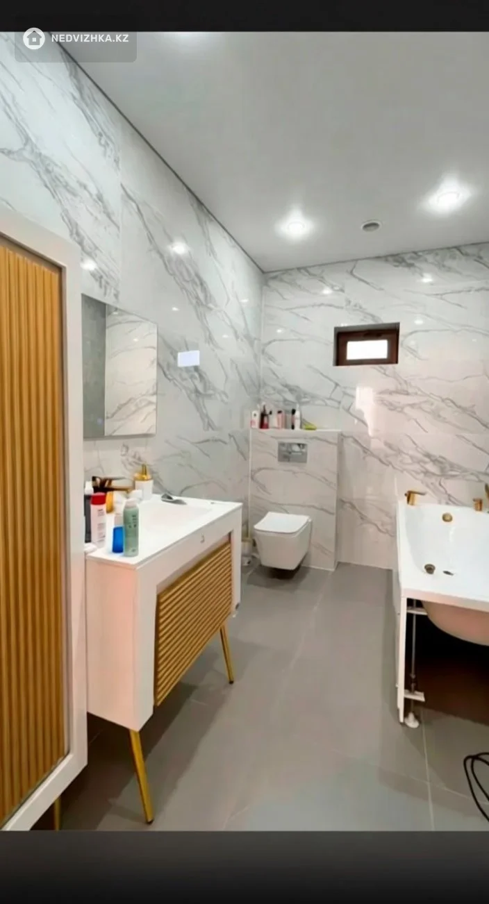 6-комнатный дом, 9 соток, 240 м²