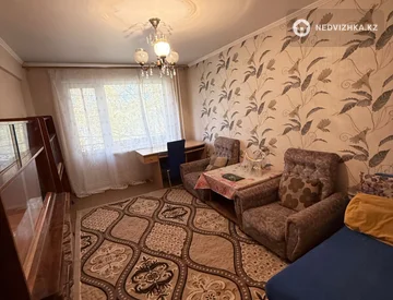 2-комнатная квартира, этаж 4 из 5, 55 м², миниатюра 2
