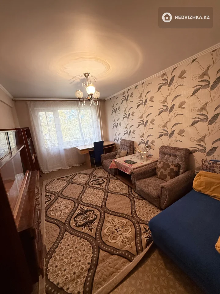 2-комнатная квартира, этаж 4 из 5, 55 м², фотография 2
