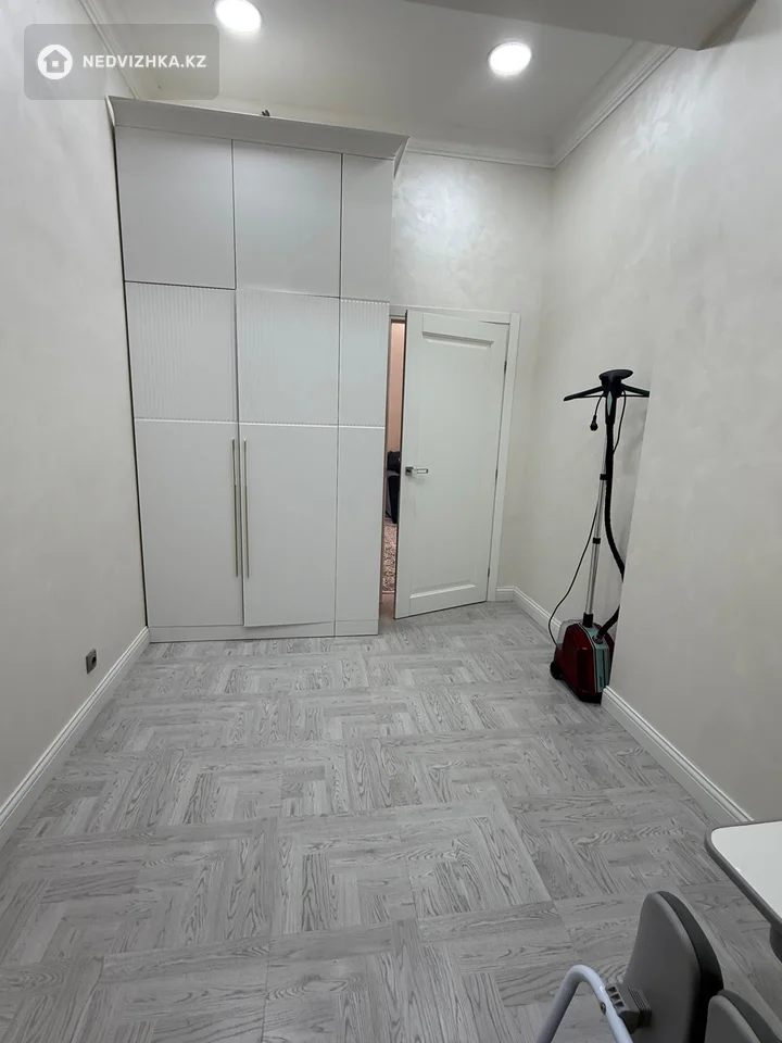 3-комнатная квартира, этаж 4 из 8, 109 м², фотография 4