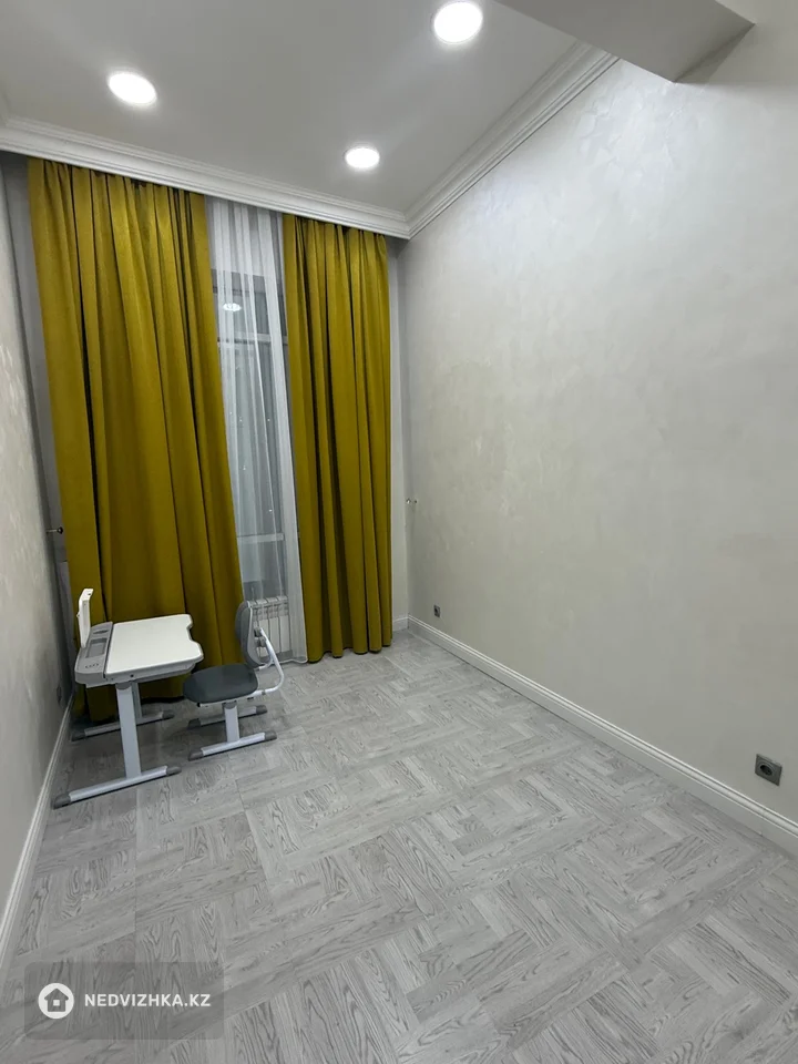 3-комнатная квартира, этаж 4 из 8, 109 м², фотография 3