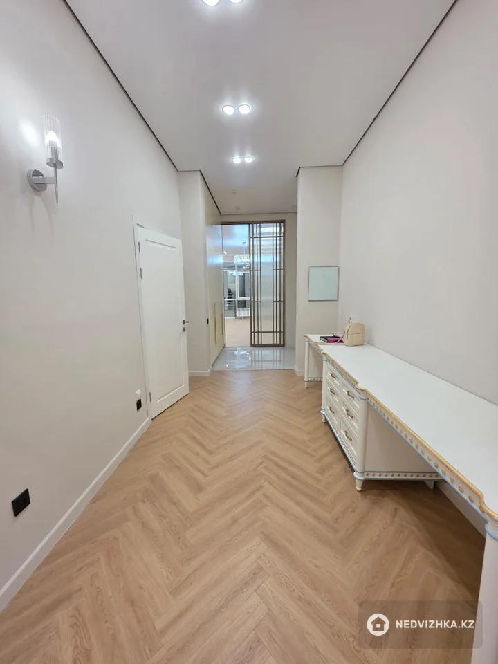 3-комнатная квартира, этаж 5 из 8, 141 м², фотография 5