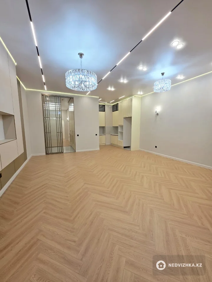 3-комнатная квартира, этаж 5 из 8, 141 м², фотография 2