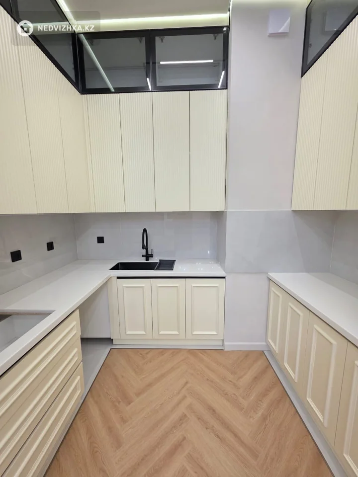 3-комнатная квартира, этаж 5 из 8, 141 м², фотография 4
