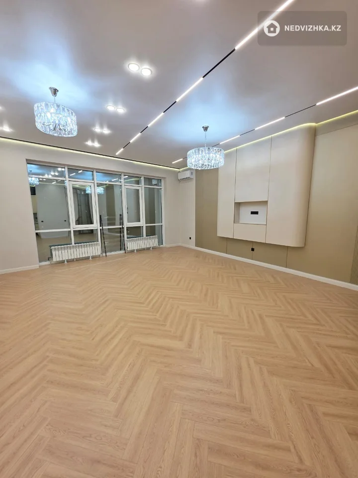 3-комнатная квартира, этаж 5 из 8, 141 м²
