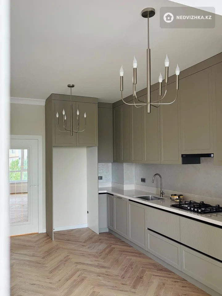 3-комнатная квартира, этаж 3 из 10, 126 м²