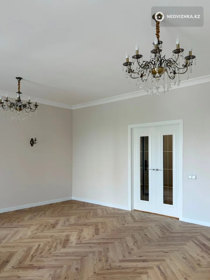 3-комнатная квартира, этаж 3 из 10, 126 м², фотография 2