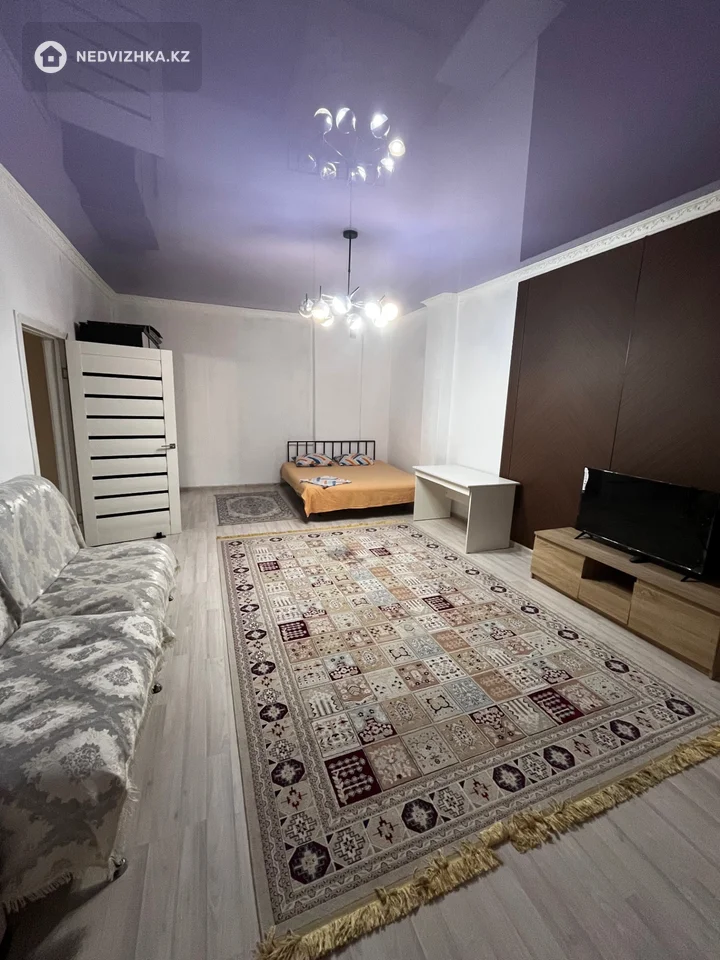 1-комнатная квартира, этаж 9 из 11, 52 м², Посуточно