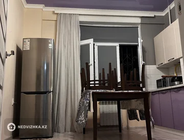 1-комнатная квартира, этаж 9 из 11, 52 м², Посуточно, миниатюра 2
