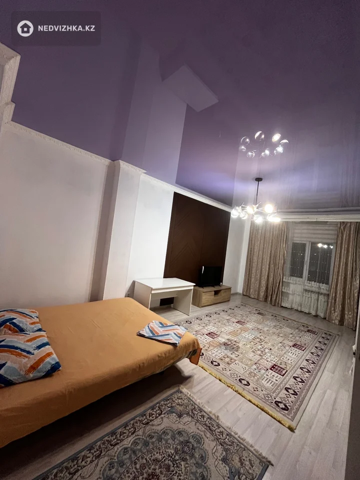 1-комнатная квартира, этаж 9 из 11, 52 м², Посуточно, фотография 3