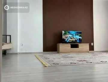 1-комнатная квартира, этаж 9 из 11, 52 м², Посуточно, миниатюра 1