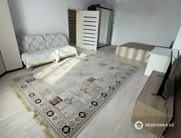 1-комнатная квартира, этаж 9 из 11, 52 м², Посуточно, миниатюра 2