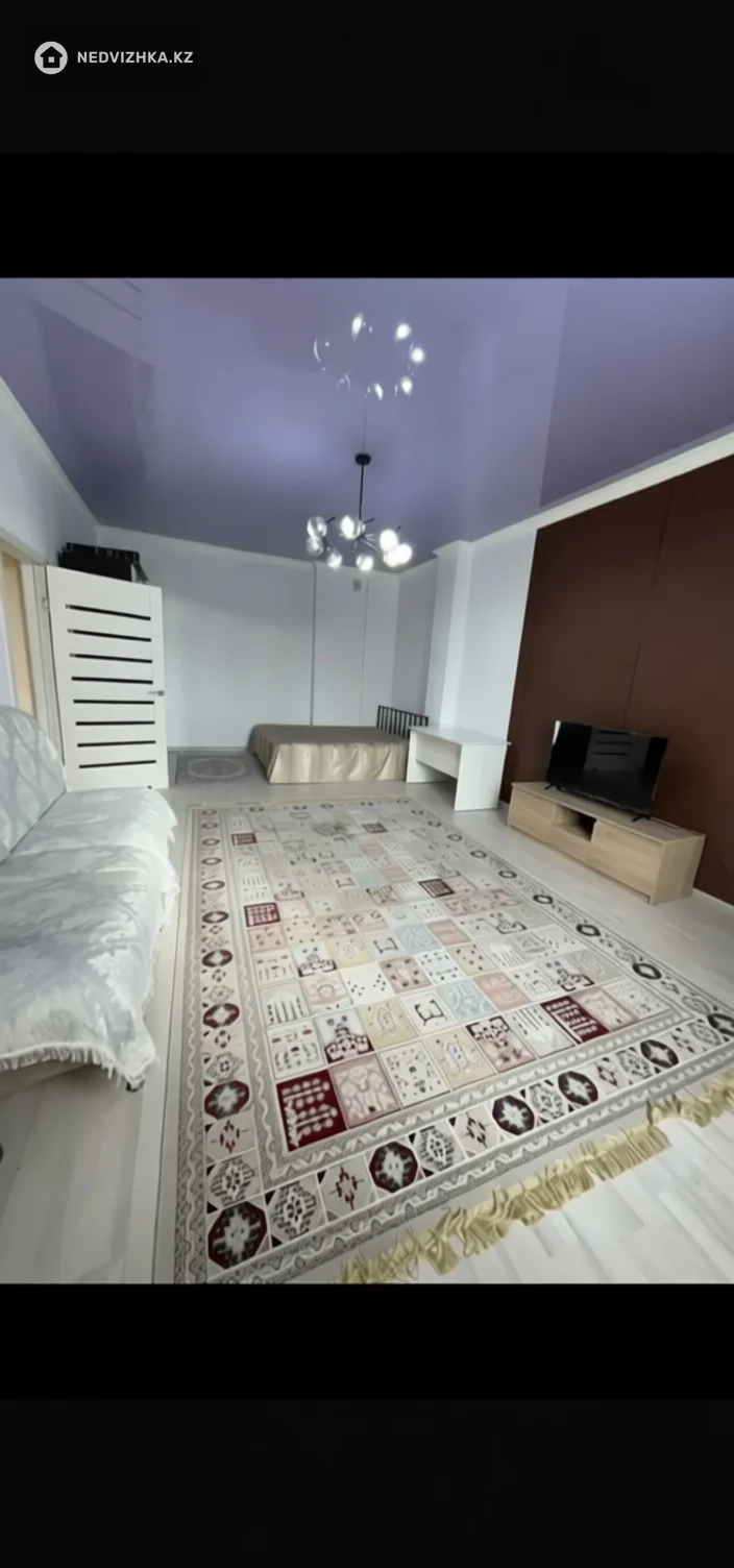 1-комнатная квартира, этаж 9 из 11, 52 м², Посуточно, фотография 3