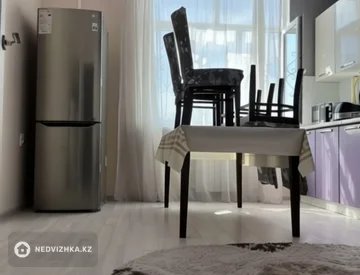 1-комнатная квартира, этаж 9 из 11, 52 м², Посуточно, миниатюра 7