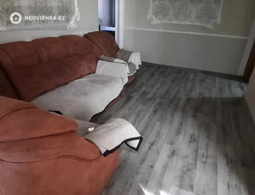 3-комнатная квартира, этаж 3 из 5, 65 м², На длительный срок, миниатюра 2