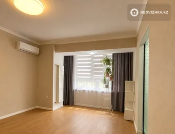 1-комнатная квартира, этаж 2 из 10, 32 м², миниатюра 1