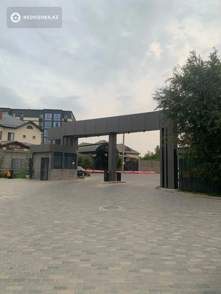2-комнатная квартира, этаж 3 из 4, 54 м², На длительный срок