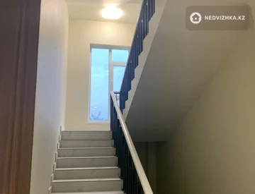 2-комнатная квартира, этаж 3 из 4, 54 м², На длительный срок, миниатюра 10