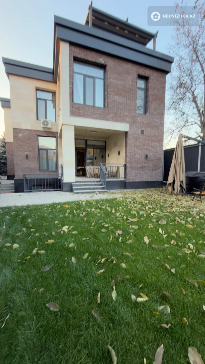 7-комнатный дом, 8 соток, 400 м²