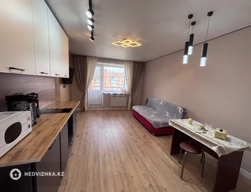 2-комнатная квартира, этаж 8 из 9, 39 м², миниатюра 2
