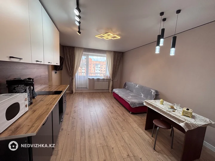 2-комнатная квартира, этаж 8 из 9, 39 м², фотография 2