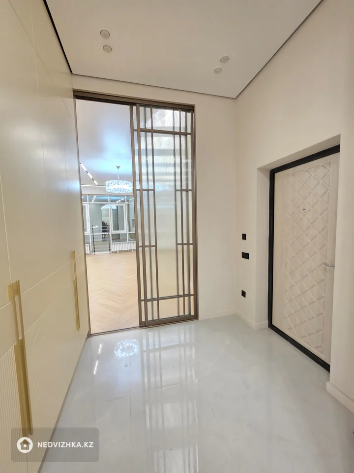 3-комнатная квартира, этаж 5 из 8, 142 м², фотография 2